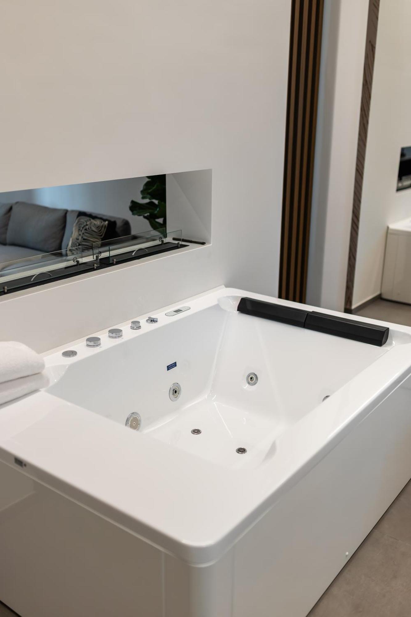 Luxury Suite New Look 莫诺波利 外观 照片
