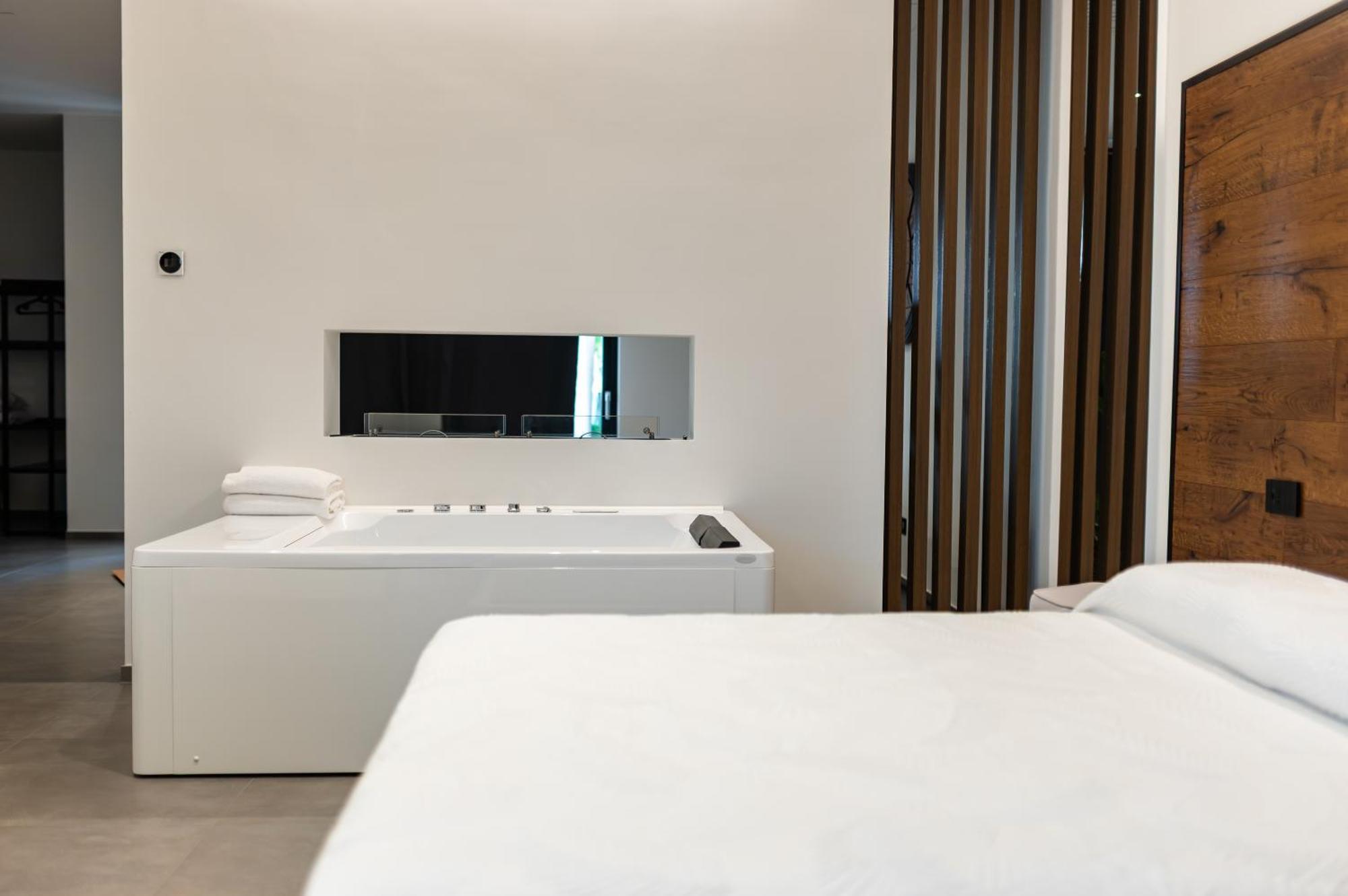 Luxury Suite New Look 莫诺波利 外观 照片