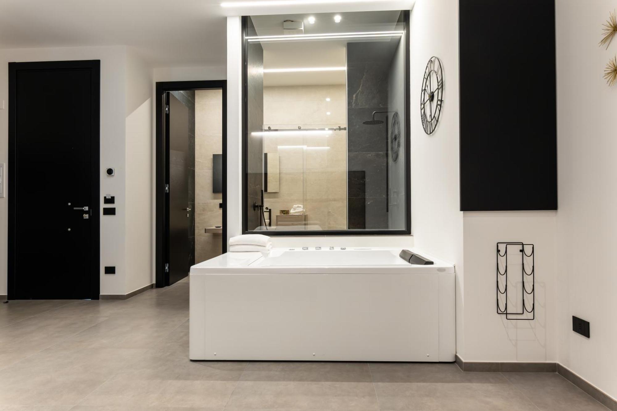 Luxury Suite New Look 莫诺波利 外观 照片