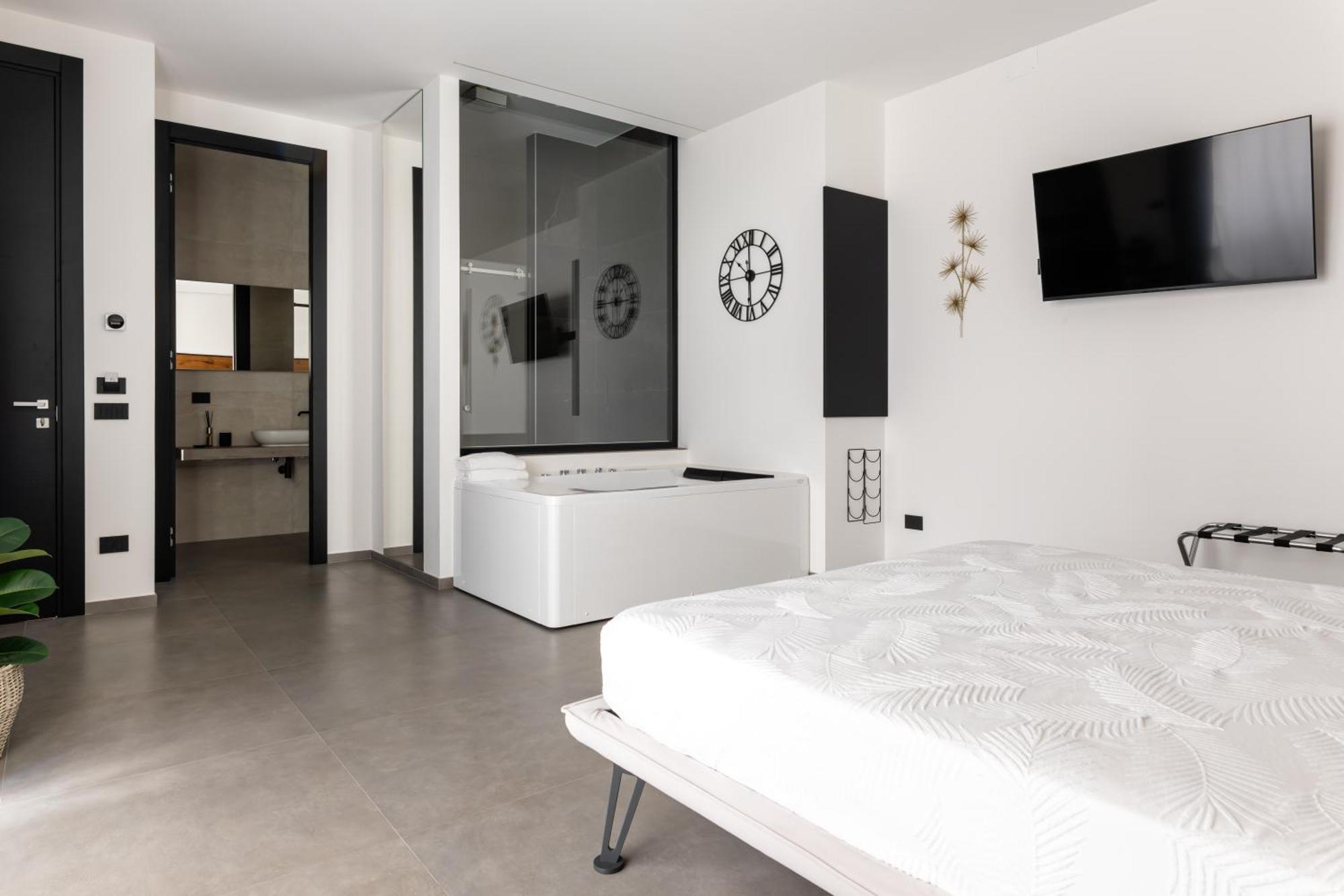Luxury Suite New Look 莫诺波利 外观 照片